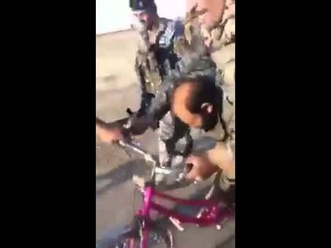 تعذيب "داعوشي" على دراجة!