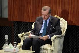 بالفيديو  أردوغان يعمل في مكتب "تكسي أجرة" ويستقبل طلبات الزبائن!