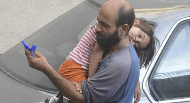 بالفيديو اللاجئ السوري بائع الاقلام وحياة جديدة