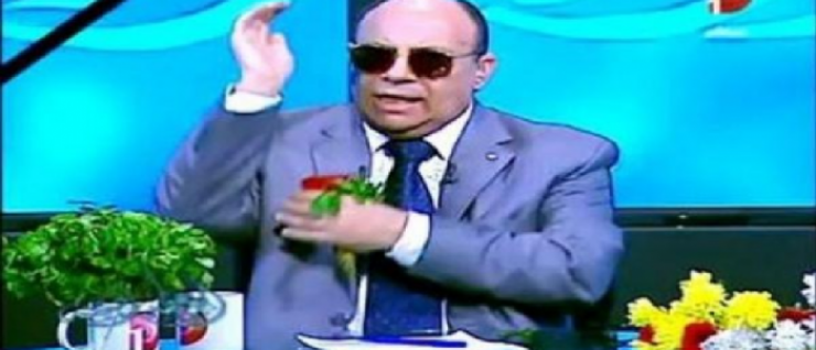 بالفيديو- دكتور في جامعة الازهر لمتصلة "أنا مش شيخ ولا زفت أنا دكتور" !!