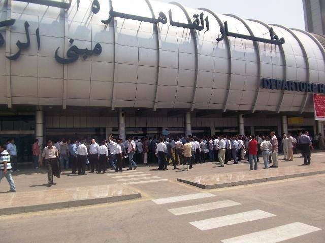 "الداخلية" المصرية  توضح حقيقة ضبط طردين بهما مواد متفجرة في مطار القاهرة