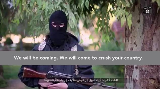 “فيديو” .. “داعش” يهدد الرئيس الفرنسي: “قادمون لتدمير بلادكم”