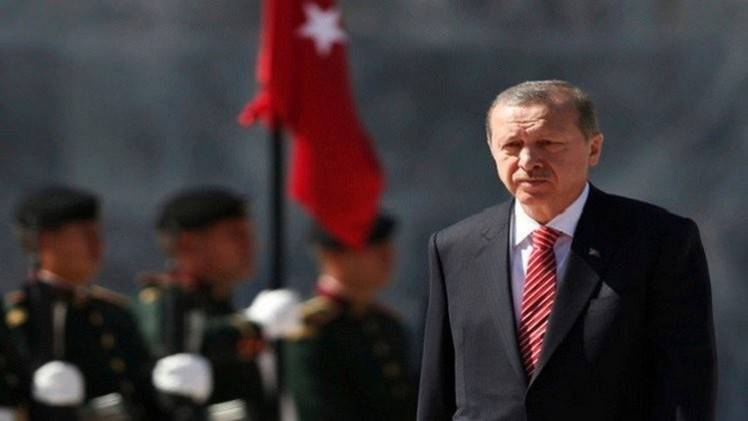 أردوغان يعقد اجتماعا أمنيا يضم #رئيس الوزراء ورئيس الأركان لبحث حادث إسقاط الطائرة الروسية