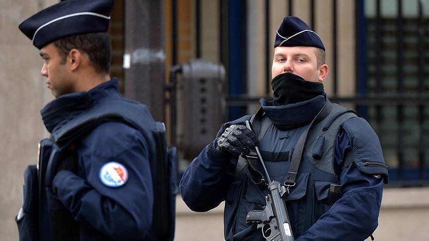 احتجاز رهائن بينهم مدير بنك شمالي فرنسا