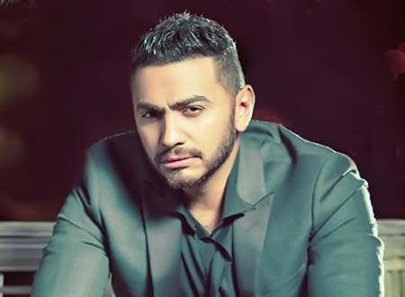 بالصور- تامر حسني يتعرّض لموقف محرج أمام زوجته