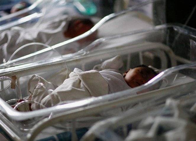 أنجبت طفلتها بغياب زوجها العسكري الروسي في اللاذقية.. لن تصدقوا ماذا اختارت لها اسماً!