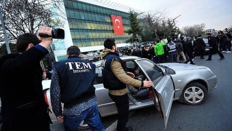 تركيا.. القاء القبض على صحفيين كشفا إرسال الحكومة شحنات أسلحة لمعارضين في سوريا