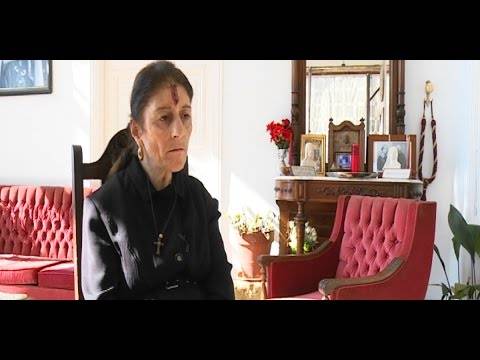 بالفيديو: حقيقة البخور على يد هيلانة ومضمون رسائل مار شربل للبنان