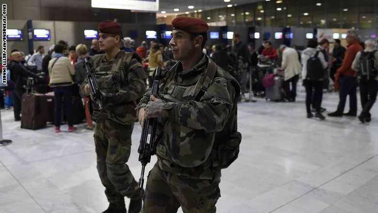 وثيقة سرية تُظهر "مواقع غير قانونية للصلاة" بمطارات فرنسا.. ومصدر لـCNN: أكثر من 100 عامل بالنقل العام سافروا إلى سوريا منذ 2012