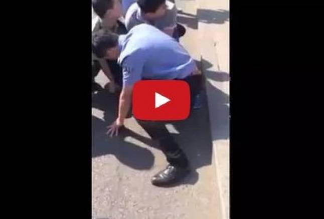 بالفيديو: رجل يذبح صديقته في الشارع في وضح النهار‎