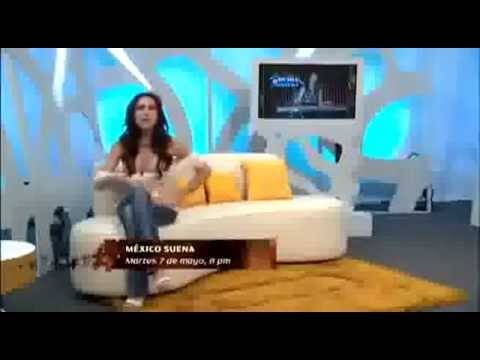 فيديو للراشدين فقط.. سقوط ملابس مذيعة على الهواء مباشرة!