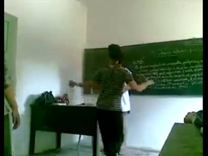 فيديو للكبار فقط - فضيحة مدرسة ترقص أمام التلاميذ ويتحرشون بها