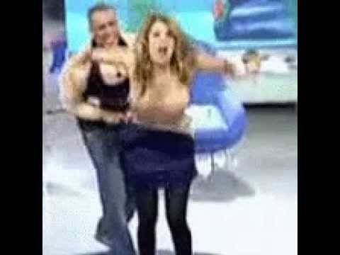 للكبار فقط: شاب يمزق فستان المذيعة على الهواء فكان الرد..