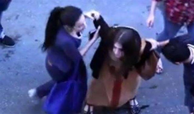 امرأة تنجب في شارع فرن الشباك...شاهد ماذا حصل