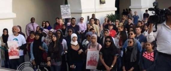طالبة سعودية تتعرض للطعن بالبطن ونزع حجابها بعد اتهامها بالإرهاب داخل جامعة بأميركا