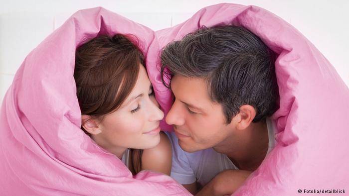 كيف يبلغ الزوجان ذروة النشوة الجنسية في وقت واحد؟