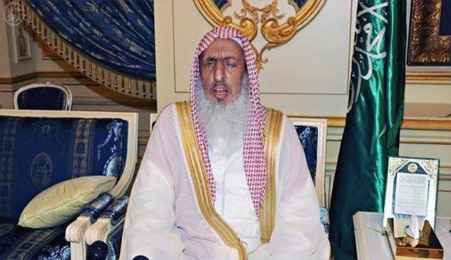 مفتي السعودية :وسائل التواصل تدعو للفجور وافساد النساء