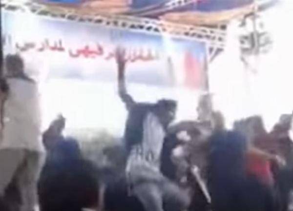 “فيديو”: سقوط المسرح بـ”أوكا وأورتيجا”.. وشاهد المفاجأة الصادمة!!