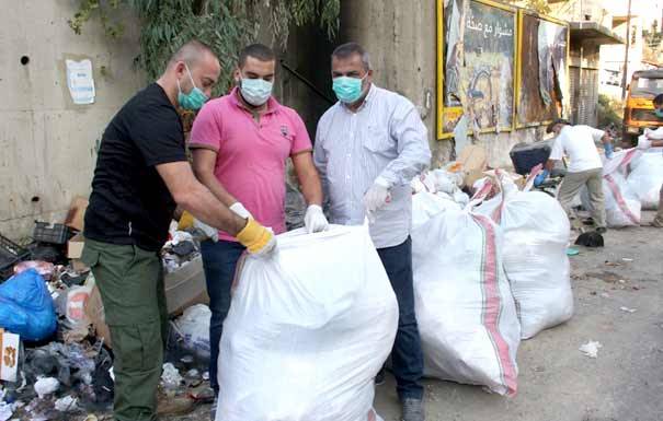 «تكييس» النفايات في شحيم
مسيرة  لـ«حزب الخضر» في بيروت
تزامناً مع مؤتمر المناخ في باريس