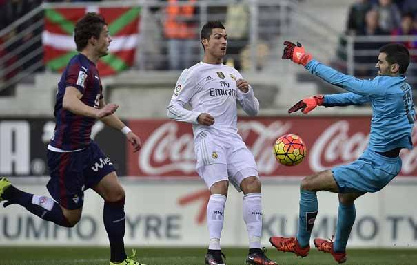 البطولات الأوروبية : ريال مدريد يستعيد نغمة الانتصارات (2ــ0) وفوز ليفربول وتعادل أرسنال