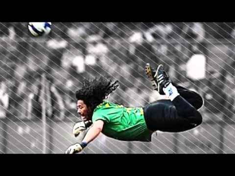 أغرب 10 لقطات جنونية و مضحكة قام بها المجنون هيجيتا أذكى حارس مرمى بالعالم و مخترع صدة العقرب