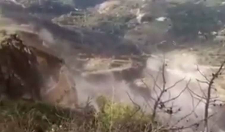بالفيديو.. إنهيار جبل في لبنان!!
