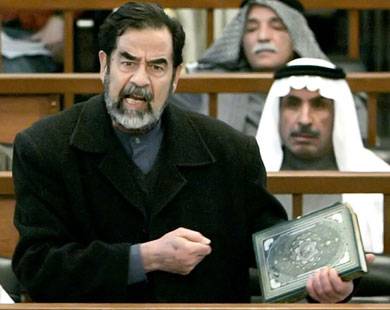 بالفيديو- مقابلة صدام حسين مع أركان المعارضة في السجن