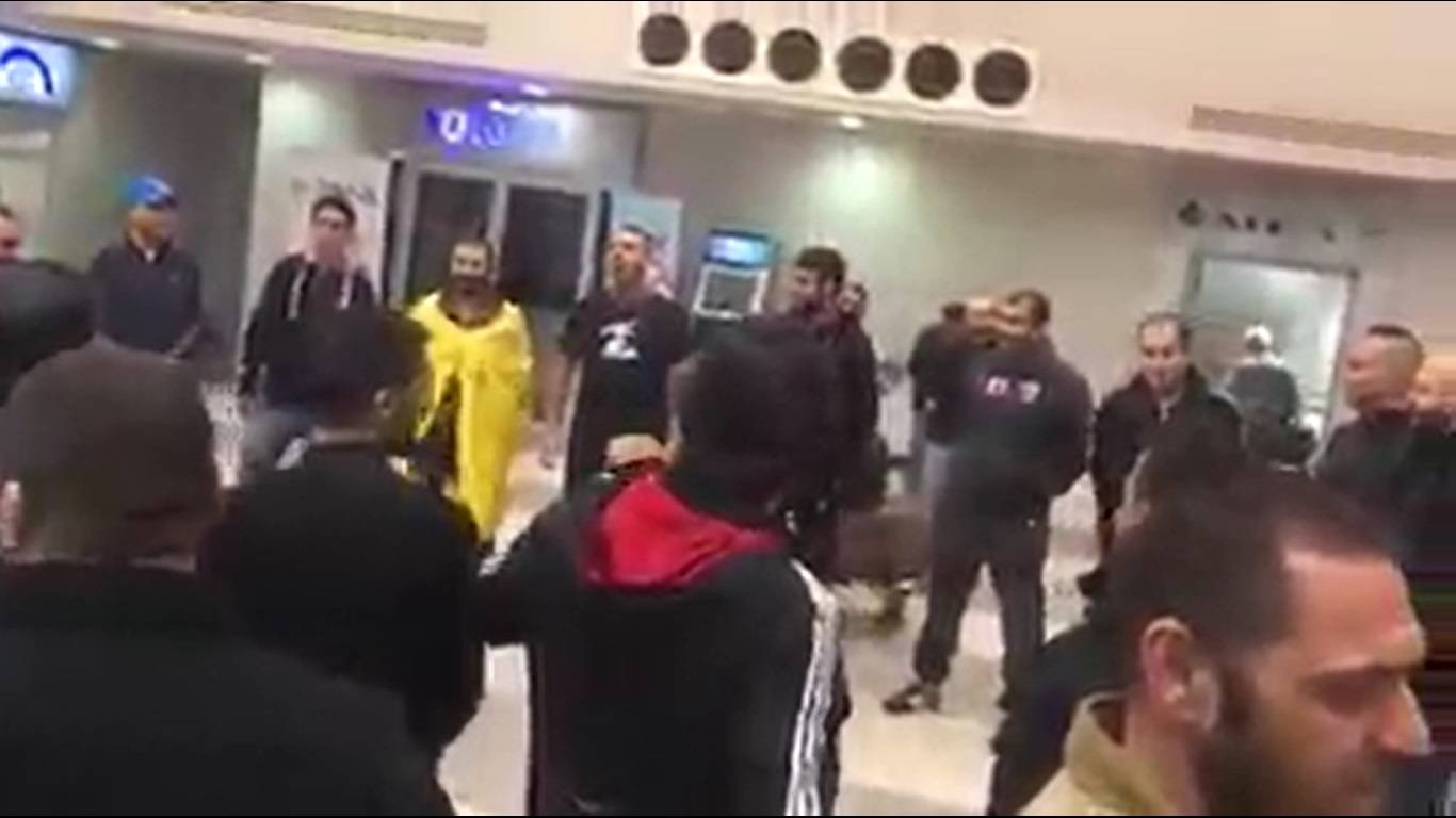 بالفيديو لطميات في مطار بيروت الدولي