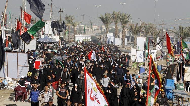 بالفيديو مئات الالاف الايرانيين يقتحمون الحدود العراقية للمشاركة بزيارة الامام الحسين