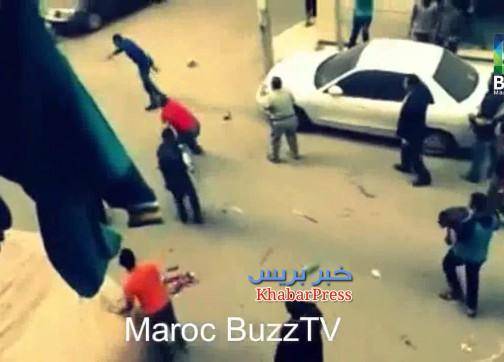 بالفيديو مصري حاول دبح زوجته في الشارع بمصر والناس تتدخل للإنقاذها