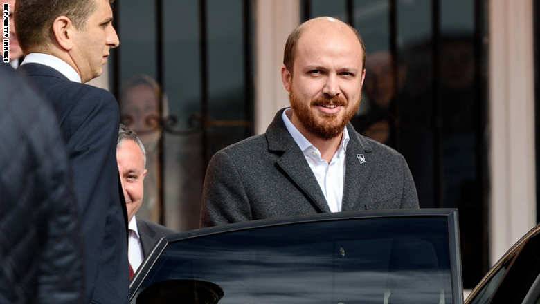 صورة لنجل أردوغان مع ملتحيين موضوع معركة جديدة.. الإعلام الروسي يربطها بداعش والتركي يؤكد: يبيعان الكبدة