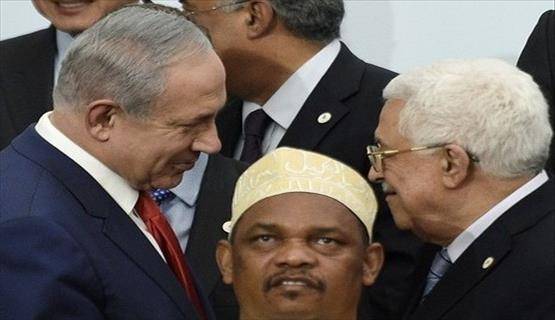 بالصور: نتنياهو يصافح عباس للمرة الأولى منذ 2010 في باريس