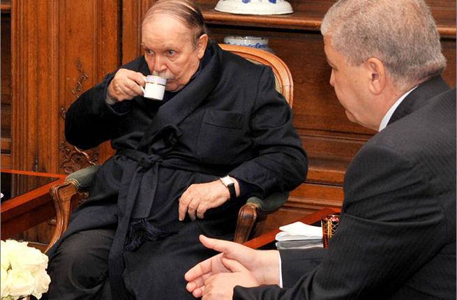 الجزائر.. مرض بوتفليقة يضع البلاد على مفترق الطرق