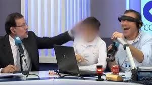 شاهد كيف صفع رئيس الوزراء ابنه على الهواء ...