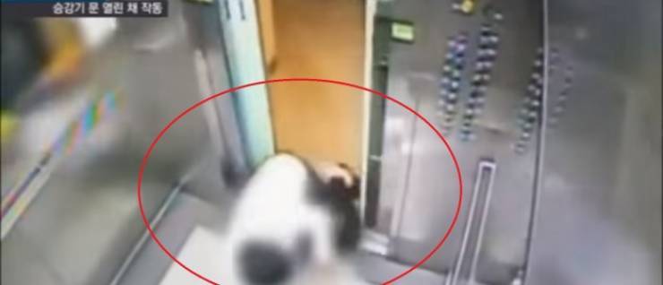 فيديو مرعب-  ماذا حدث لهذا الرجل في المصعد !!