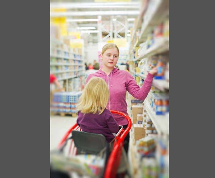 لم تستطع أن تصدق ما قالته هذه المرأة إلى ابنتها