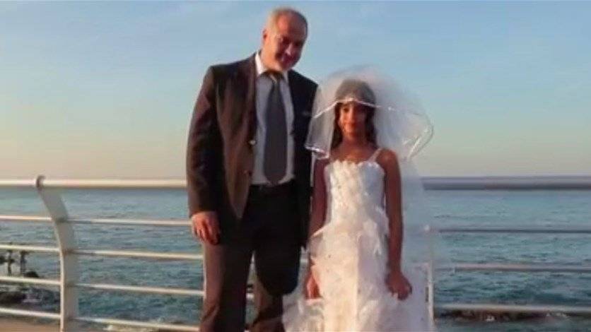بالفيديو: طفلة تتزوج من رجل خمسيني على كورنيش الروشة