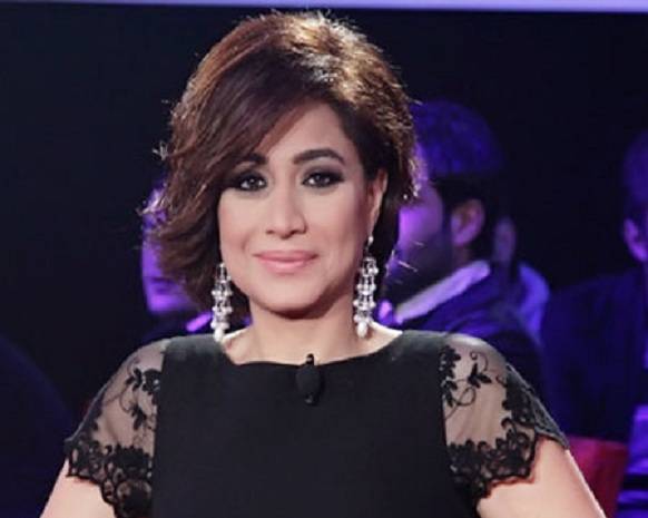 بسمة وهبي تبكي على الهواء بسبب الحجاب!