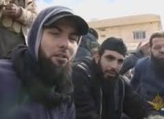 شاهد لحظة إفراج جبهة النصرة عن 16 جنديا لبنانيا..بث مباشر
