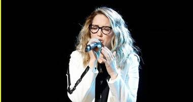 بالفيديو- متسابقة في "The Voice" تنسى كلمات أغنيتها