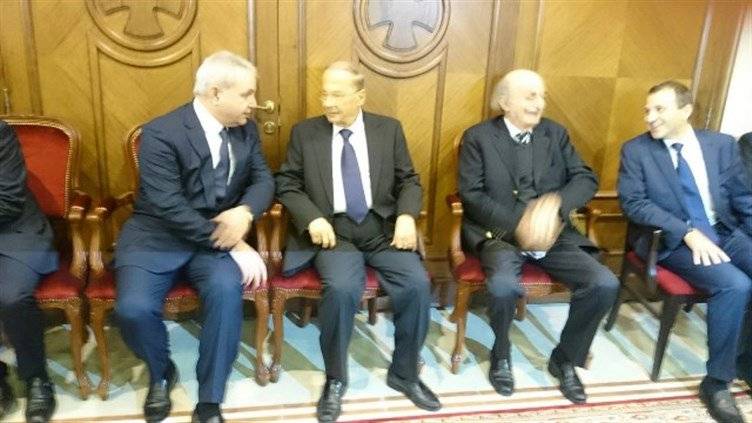 جنبلاط يعزي العماد عون