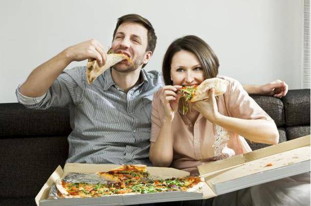 الرجل يأكل كالحصان والمرأة تأكل كالعصفورة