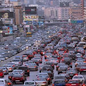 الوكالة الوطنية: زحمة سير خانقة على اوتوستراد المعاملتين مقابل سنتر النعمان بسبب حادث سير