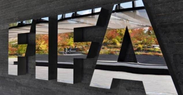سويسرا تعتقل 6 من "فاسدي الفيفا" فجرا