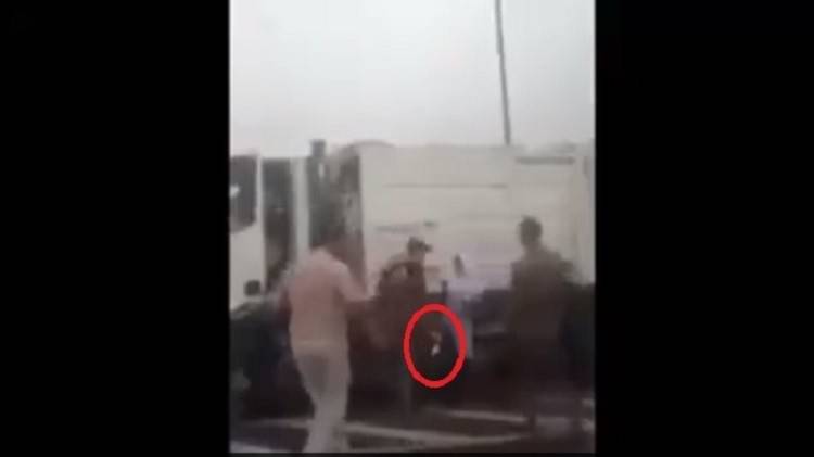بالفيديو.. جندي إسرائيلي يرمي سكينا إلى جانب فتاة فلسطينية لتوريطها بعملية طعن