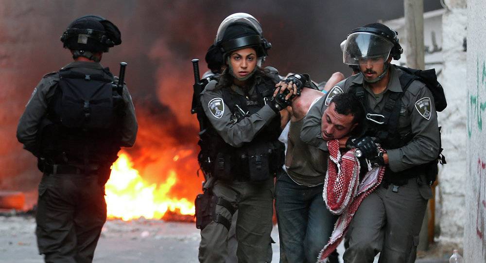 فلسطينيون يطلقون النار تجاه قوات الإحتلال قرب القدس