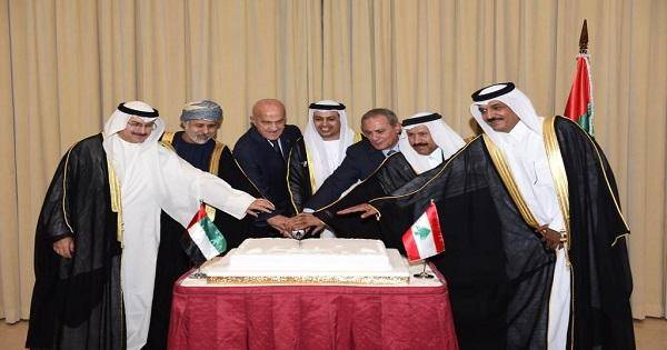 الشامسي أقام حفل استقبال في العيد الوطني لبلاده: نأمل انتخاب رئيس قريبا