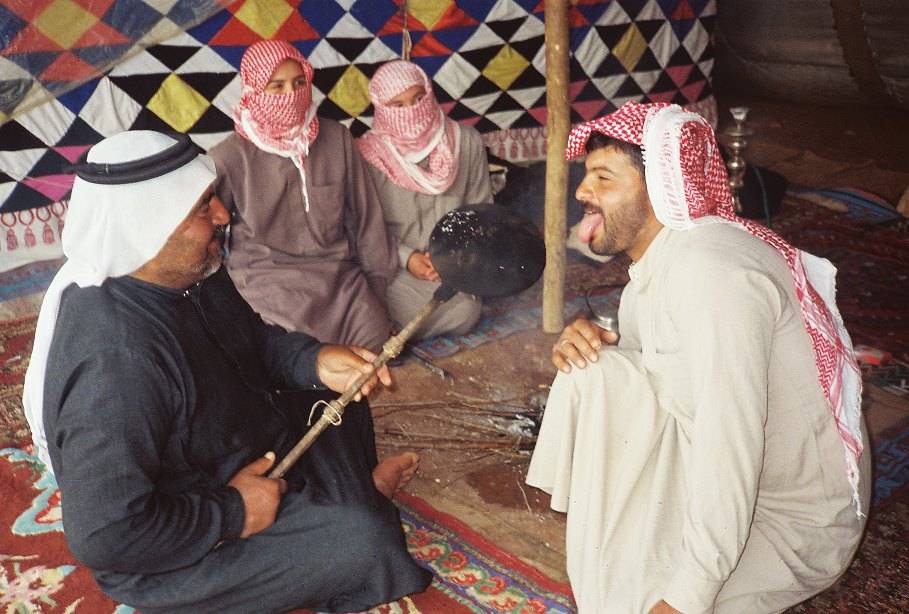 “البشعة”.. أداة “رهيبة” تستخدم في الدول العربية لتبرئة المتهم أو إدانته !!