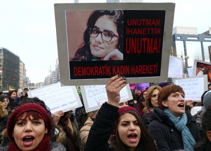 تركيا.. سجن 3 أشخاص مدى الحياة قتلوا امرأة