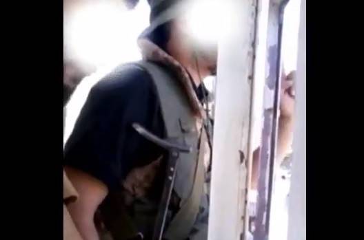 بالفيديو.. عنصر من "حزب الله" يخاطب آخر من "داعش"